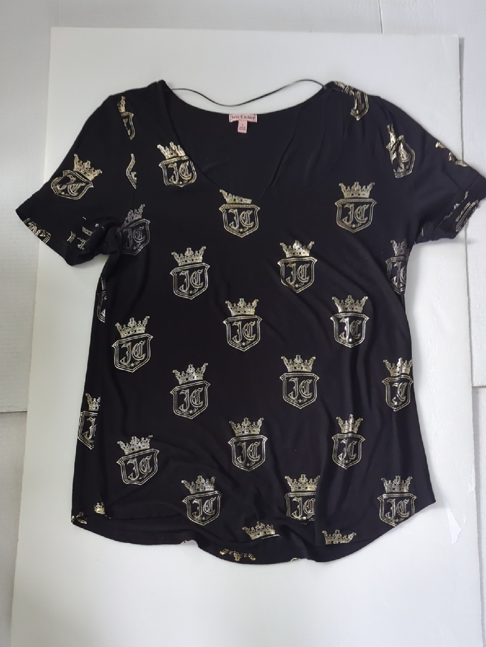 Juicy Couture Black Scoop-Neck Tee with Gold Crest Pattern Size L